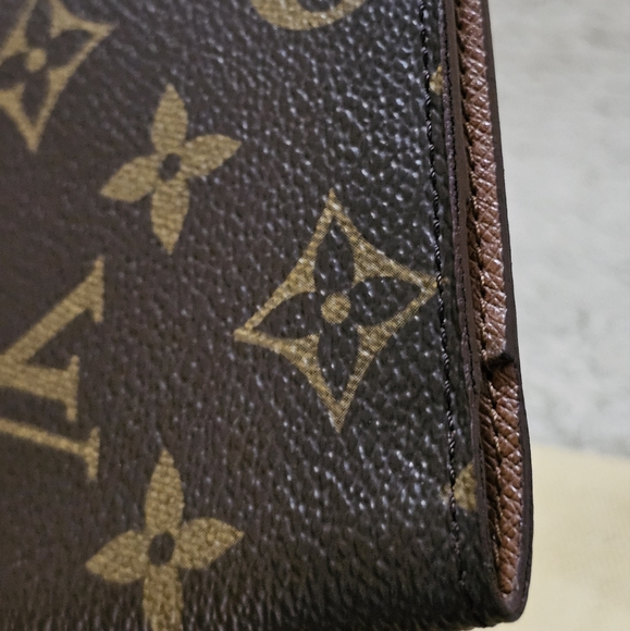 ❣️Louis Vuitton Monogram Card Case❣️ - Picture 4 of 15